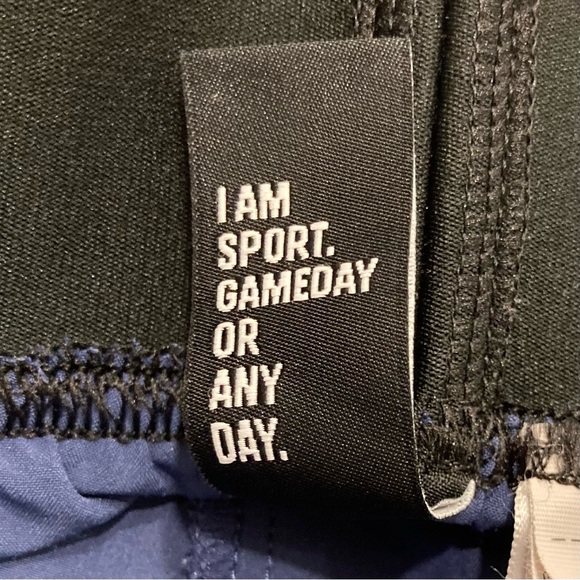 Women’s Adidas Shorts Pockets Athletic Stretchy Running Curved Hem M Navy Blue - Picture 13 of 13